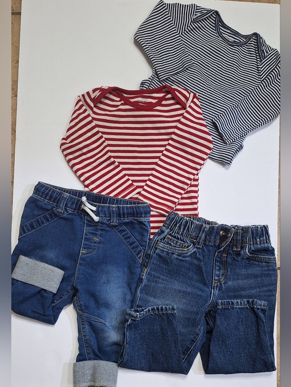 (Bundle) 2 Jeans/2 Carter's Striped Long-Sleeve Blue Red Baby Bodysuit 12-18M